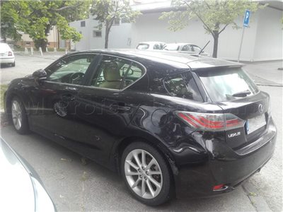 vybita bateria zamknute auto