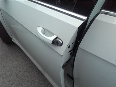 zabuchnute auto vw golf