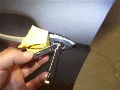 zabuchnute dvere na aute vw pasat